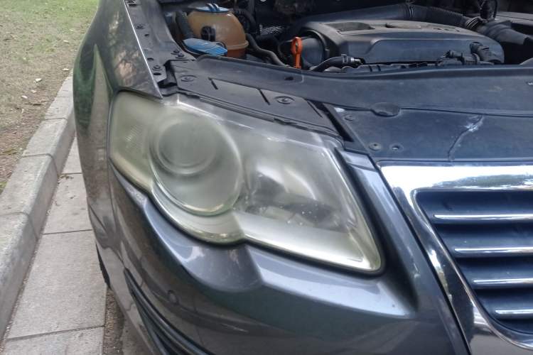 Used Volkswagen Magotan 2007 1.8 TSI Automatic Comfort Model Right Front Headlight