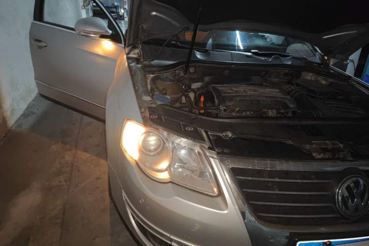 Used Volkswagen Magotan 2007 1.8 TSI Automatic Comfort Model Right Front Headlight