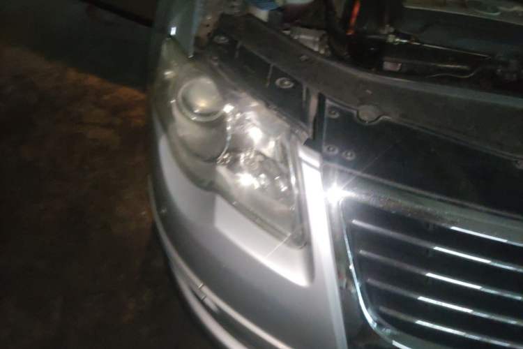 Used Volkswagen Magotan 2007 1.8 TSI Automatic Comfort Model Right Front Headlight