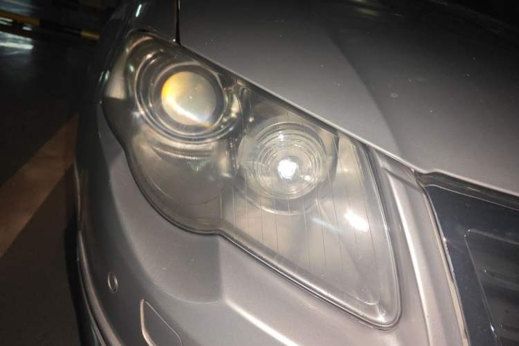 Used Volkswagen Magotan 2007 1.8 TSI Automatic Luxury Model Right Front Headlight