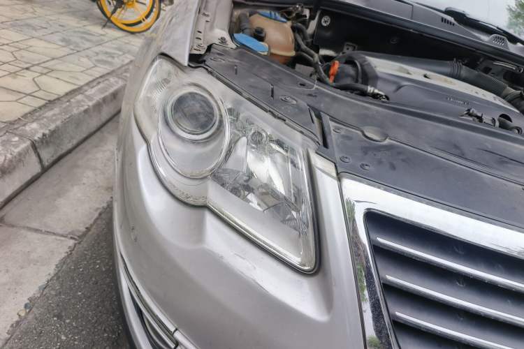 Used Volkswagen Magotan 2007 1.8 TSI Manual Comfort Model Right Front Headlight