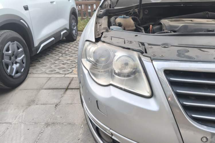 Used Volkswagen Magotan 2007 1.8 TSI Automatic Comfort Model Right Front Headlight