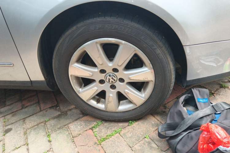 Used Volkswagen Magotan 2007 1.8 TSI Automatic Comfort Model Right Front Wheel Hub