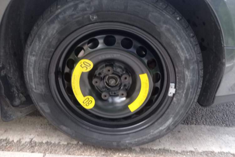 Used Volkswagen Magotan 2007 1.8 TSI Automatic Comfort Model Right Front Wheel Hub