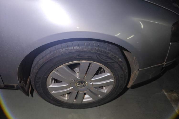 Used Volkswagen Magotan 2007 1.8 TSI Automatic Luxury Model Right Front Wheel Hub