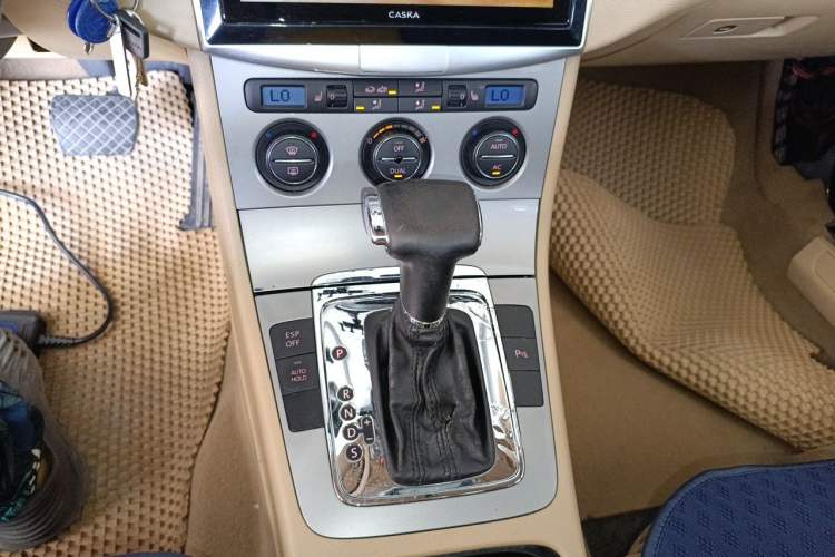 Used Volkswagen Magotan 2008 2.0 TSI Automatic Comfort Edition Gear Lever