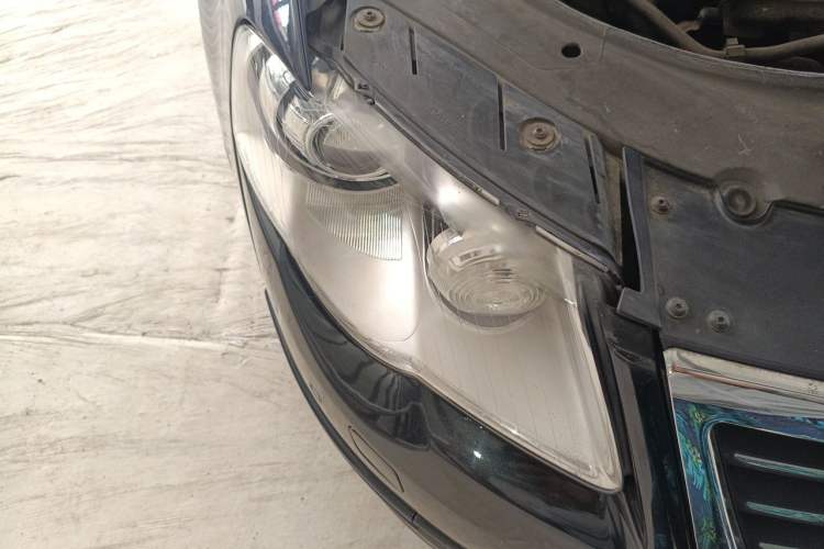 Used Volkswagen Magotan 2008 2.0 TSI Automatic Comfort Edition Right Front Headlight