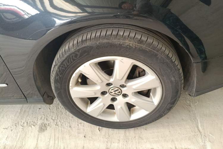 Used Volkswagen Magotan 2008 2.0 TSI Automatic Comfort Edition Right Front Wheel Hub