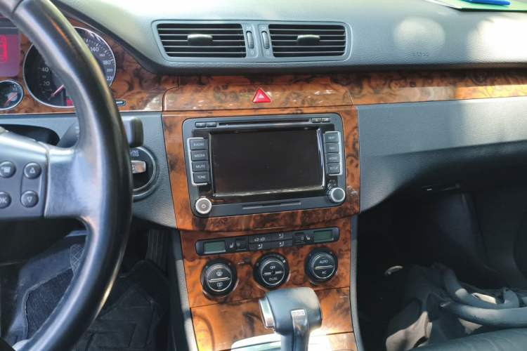 Used Volkswagen Magotan 2009 2.0 TSI DSG Luxury Version Audio And AC Panel