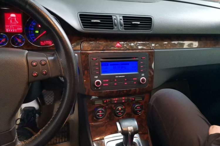 Used Volkswagen Magotan 2009 1.8 TSI DSG Luxury Edition Audio And AC Panel