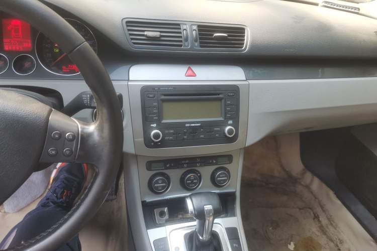 Used Volkswagen Magotan 2009 1.8 TSI DSG Tech Model Audio And AC Panel