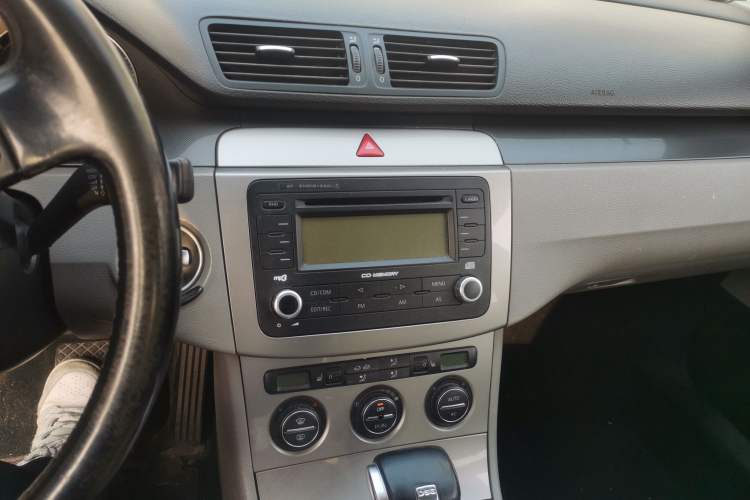 Used Volkswagen Magotan 2009 1.8 TSI DSG Comfort Edition Audio And AC Panel
