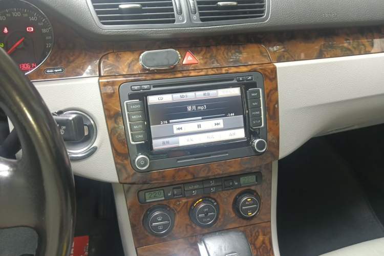 Used Volkswagen Magotan 2009 2.0 TSI DSG Comfort Edition Audio And AC Panel