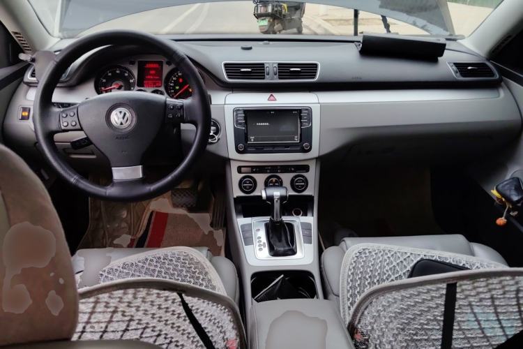 Used Volkswagen Magotan 2009 1.8 TSI DSG Comfort Edition Center Console