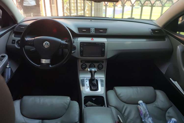 Used Volkswagen Magotan 2009 1.8 TSI DSG Comfort Edition Center Console
