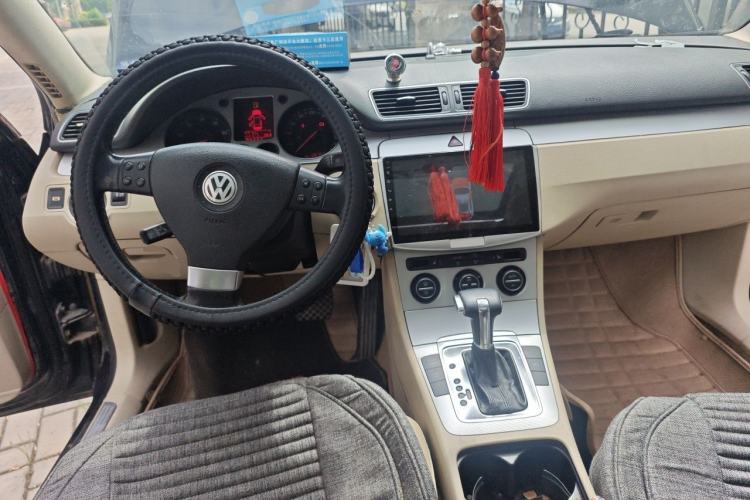 Used Volkswagen Magotan 2009 1.8 TSI DSG Comfort Edition Center Console