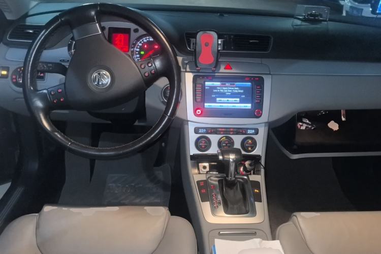 Used Volkswagen Magotan 2009 1.8 TSI DSG Comfort Edition Center Console