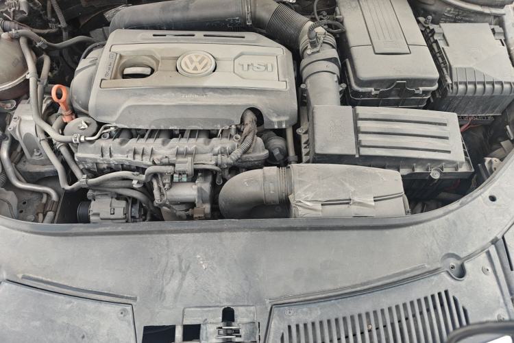 Used Volkswagen Magotan 2009 1.8 TSI DSG Comfort Edition Engine Bay