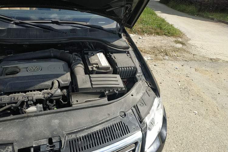 Used Volkswagen Magotan 2009 1.8TSI Manual Comfort Model Engine Bay Left