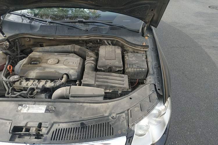 Used Volkswagen Magotan 2009 2.0 TSI DSG Luxury Version Engine Bay Left