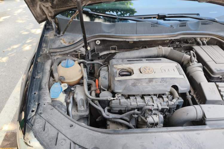 Used Volkswagen Magotan 2009 2.0 TSI DSG Luxury Version Engine Bay Right
