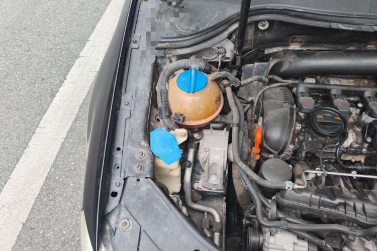 Used Volkswagen Magotan 2009 1.8 TSI DSG Comfort Edition Engine Bay Right