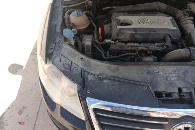 Used Volkswagen Magotan 2009 1.8 TSI DSG Luxury Edition Engine Bay Right