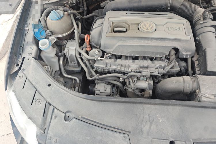 Used Volkswagen Magotan 2009 1.8 TSI DSG Comfort Edition Engine Bay Right