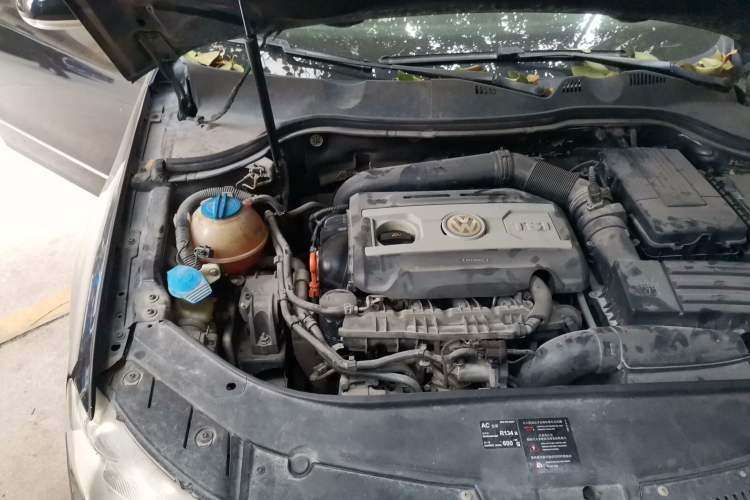 Used Volkswagen Magotan 2009 1.8 TSI DSG Luxury Edition Engine Bay Right