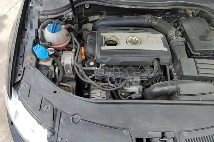 Used Volkswagen Magotan 2009 1.8 TSI DSG Luxury Edition Engine Bay Right