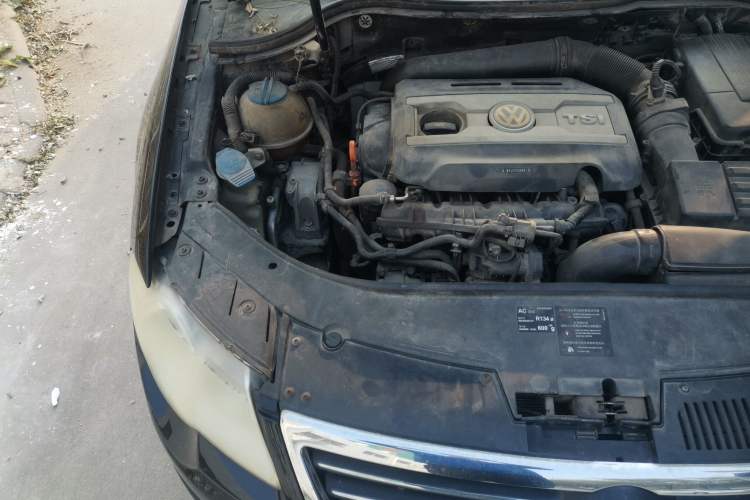 Used Volkswagen Magotan 2009 1.8 TSI DSG Comfort Edition Engine Bay Right