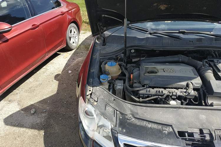 Used Volkswagen Magotan 2009 1.8TSI Manual Comfort Model Engine Bay Right