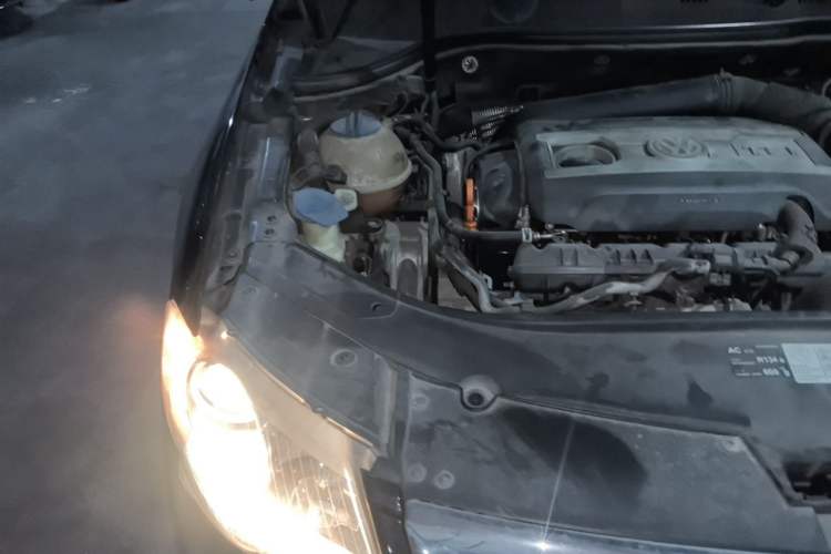 Used Volkswagen Magotan 2009 1.8 TSI DSG Comfort Edition Engine Bay Right
