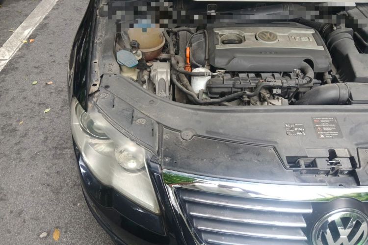 Used Volkswagen Magotan 2009 2.0 TSI DSG Comfort Edition Engine Bay Right