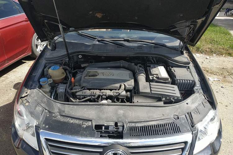 Used Volkswagen Magotan 2009 1.8TSI Manual Comfort Model Engine Bay