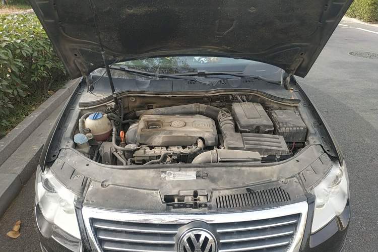 Used Volkswagen Magotan 2009 2.0 TSI DSG Luxury Version Engine Bay