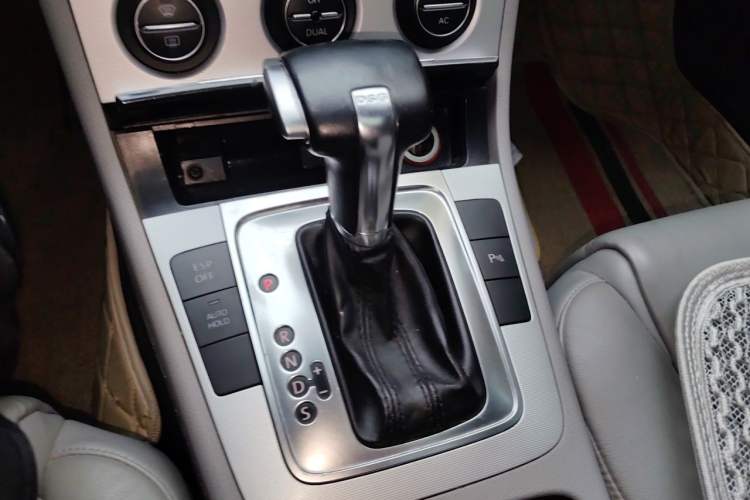 Used Volkswagen Magotan 2009 1.8 TSI DSG Comfort Edition Gear Lever
