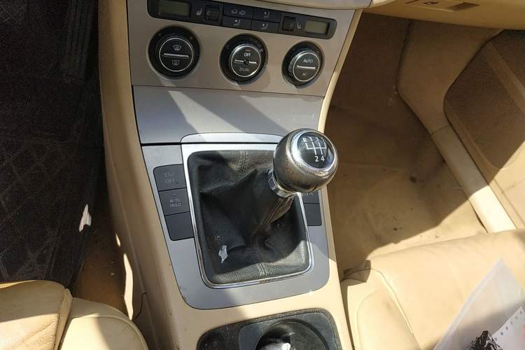 Used Volkswagen Magotan 2009 1.8TSI Manual Comfort Model Gear Lever