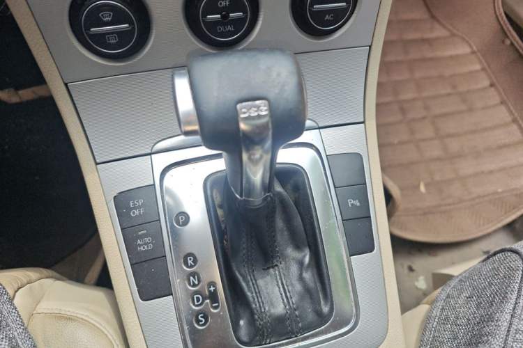 Used Volkswagen Magotan 2009 1.8 TSI DSG Comfort Edition Gear Lever