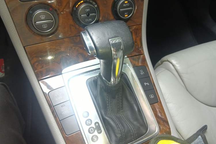 Used Volkswagen Magotan 2009 2.0 TSI DSG Comfort Edition Gear Lever