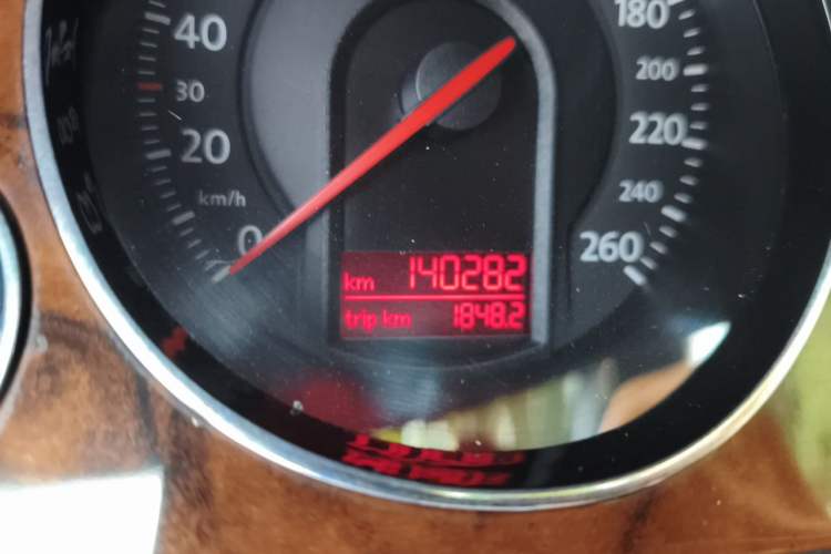 Used Volkswagen Magotan 2009 2.0 TSI DSG Luxury Version Odometer Close Up