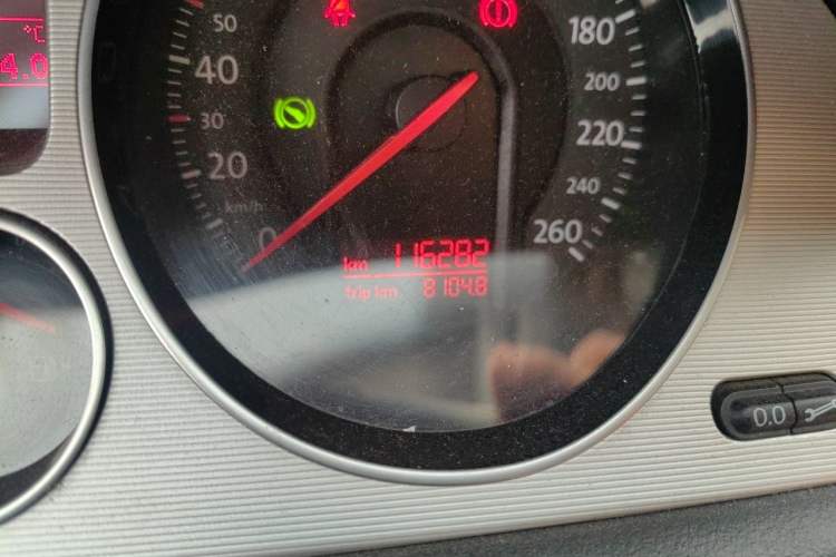 Used Volkswagen Magotan 2009 1.8 TSI DSG Luxury Edition Odometer Close Up