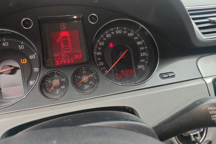 Used Volkswagen Magotan 2009 1.8 TSI DSG Comfort Edition Odometer Close Up