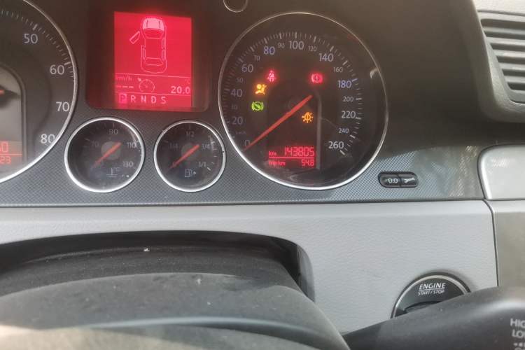 Used Volkswagen Magotan 2009 1.8 TSI DSG Tech Model Odometer Close Up