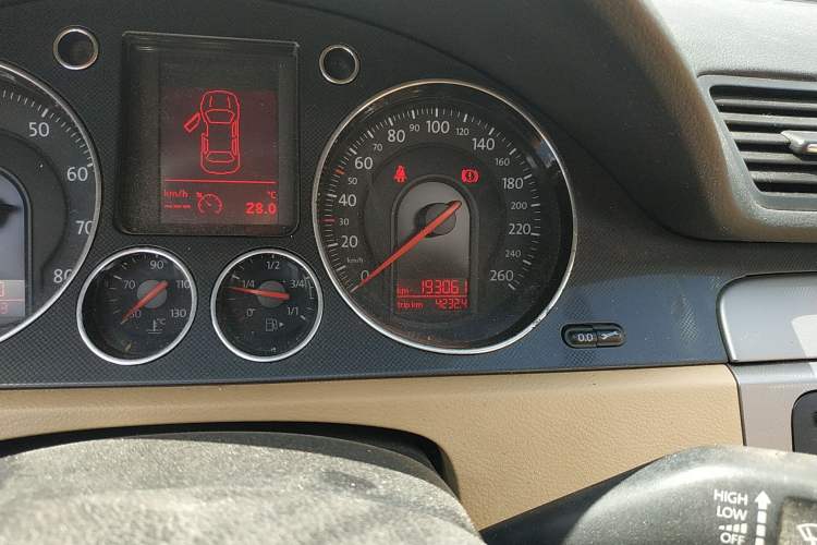 Used Volkswagen Magotan 2009 1.8TSI Manual Comfort Model Odometer Close Up