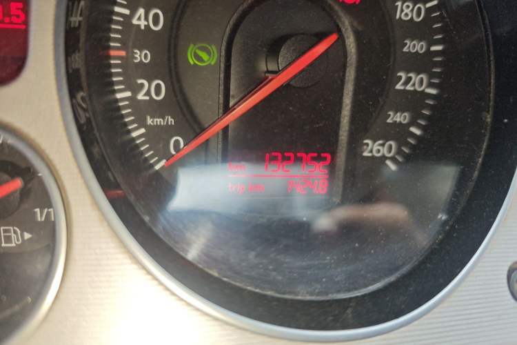 Used Volkswagen Magotan 2009 1.8 TSI DSG Comfort Edition Odometer Close Up