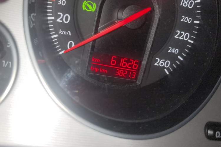 Used Volkswagen Magotan 2009 1.8 TSI DSG Comfort Edition Odometer Close Up