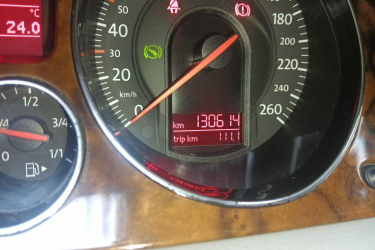 Used Volkswagen Magotan 2009 2.0 TSI DSG Comfort Edition Odometer Close Up