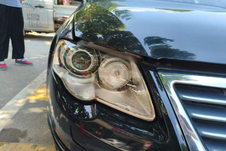 Used Volkswagen Magotan 2009 2.0 TSI DSG Luxury Version Right Front Headlight