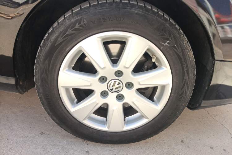 Used Volkswagen Magotan 2009 1.8 TSI DSG Luxury Edition Right Front Wheel Hub